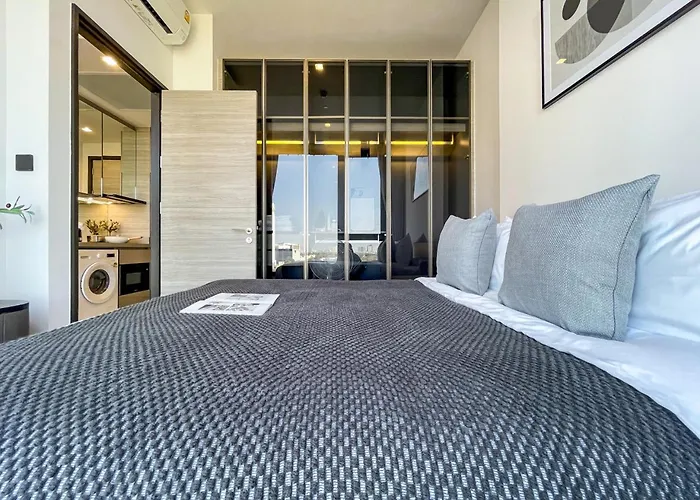 300m To Bts L Workspace L Pool And Sauna 曼谷